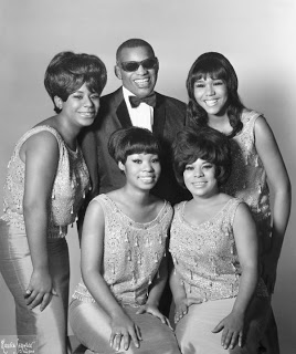 Ray Charles Video Museum: Ray Charles & The Raelettes